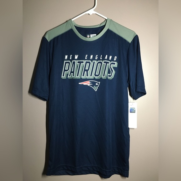 NE Patriots S/S shirt - NWT - Picture 1 of 4